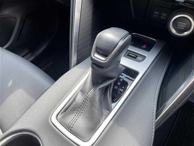 【シフトレバー】シフトも操作しやすく快適なドライブを楽しんでいただけます！