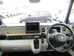 インパネ全体です！内装のボタンの位置などをご確認ください♪