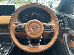 【ステアリングリモコン】運転中に前方から目線をそらすことなく、オーディオ等の操作が可能な便利機能です。安心＆快適なドライブが可能です。