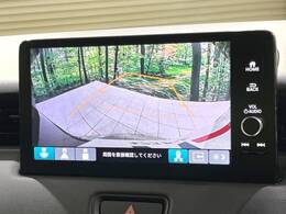 【バックカメラ】駐車時に後方がリアルタイム映像で確認できます。大型商業施設や立体駐車場での駐車時や、夜間のバック時に大活躍！運転スキルに関わらず、今や必須となった装備のひとつです！