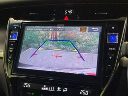 【バックカメラ】駐車時に後方がリアルタイム映像で確認できます。大型商業施設や立体駐車場での駐車時や、夜間のバック時に大活躍！運転スキルに関わらず、今や必須となった装備のひとつです！