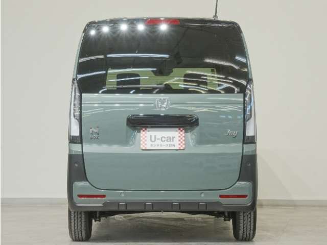 内外装ともに専門スタッフが徹底的に仕上げています。ピカピカの状態を見に来てください。