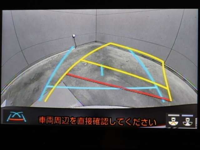 車庫入れや縦列駐車などの際に、後退操作の参考になるガイドラインをモニター画面に表示します。