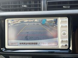 【バックカメラ】駐車時に後方がリアルタイム映像で確認できます。大型商業施設や立体駐車場での駐車時や、夜間のバック時に大活躍！運転スキルに関わらず、今や必須となった装備のひとつです！