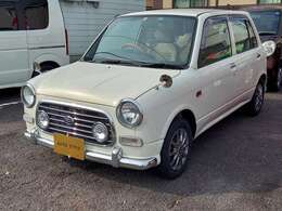 ☆英国ルーカスフェンダーミラー輸入品なのです！もちろん、車検対応品ですので問題なく車検通りますのでご安心くださいませ！