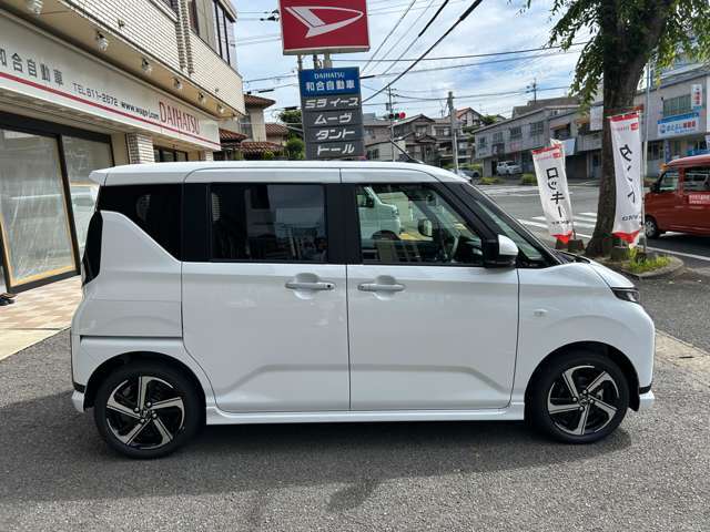 スライドドアが電動式で快適です。