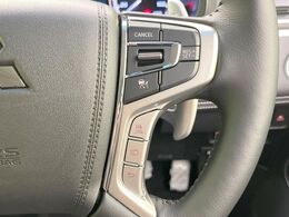 【レーダークルーズコントロール】高速道路での長距離走行が楽に！！自動で速度を保つクルーズコントロールが、衝突軽減システムと連携し、前方の車両を感知して車間を保つように速度調節してくれます！！