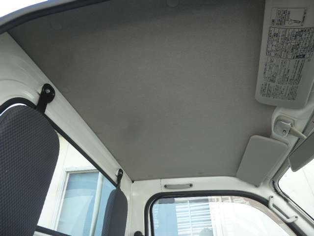 展示前にも、納車前にもお客様に気持ちよくシートにお乗り頂ける様に掃除し、ご満足頂ける様にしております。分からない事があれば何でもご相談下さい。