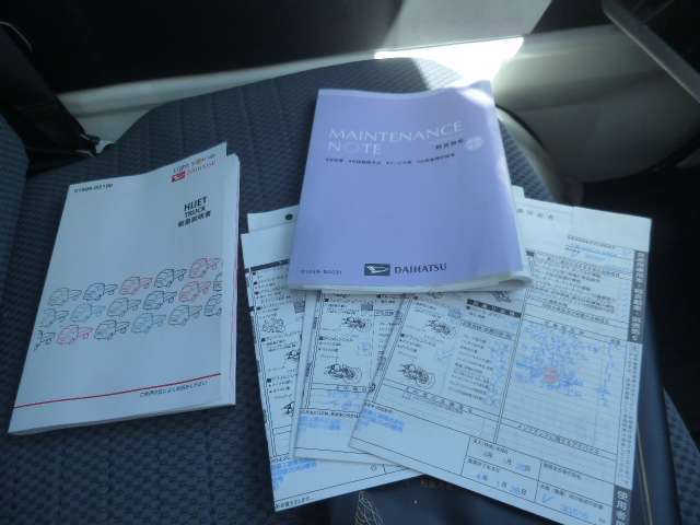 取扱説明書、保証書、新車時からの分解整備記録簿等全て揃っております。