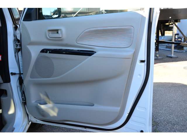 流山街道沿い！ブルーの看板が目印です。只今セール開催中！