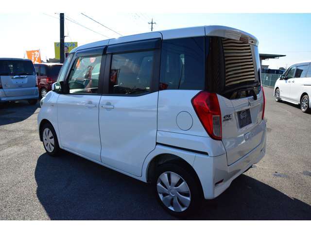 流山街道沿い！ブルーの看板が目印です。只今セール開催中！