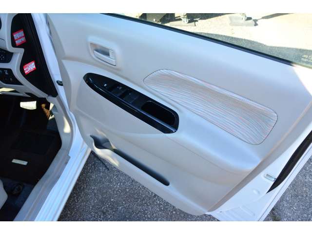 流山街道沿い！ブルーの看板が目印です。只今セール開催中！