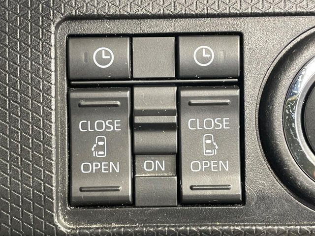 【両側パワースライドドア】スマートキーや運転席のスイッチで後席両側スライドドアの開閉が可能♪電動だから力を入れてドアを開ける必要が無く、小さなお子様でも簡単に開け閉めでき快適です♪