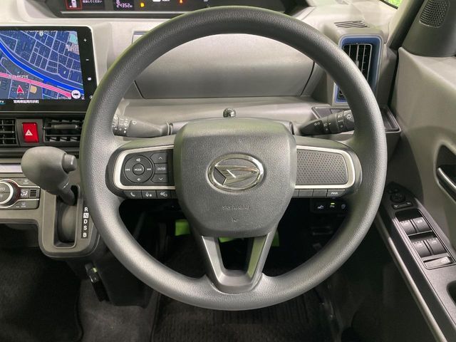 【ステアリングスイッチ】運転中、前方から目線をそらすことなく、オーディオ等の操作が可能な便利機能！安心＆快適なドライブを演出してくれます♪