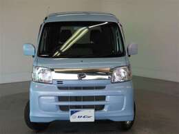 メッキのグリルが際立ちます。