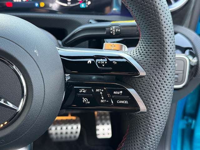 スタッフ全員が自動車保険の資格を保有しており、万が一の事故の際のサポート体制を整えております。メルセデス・ベンツ自動車保険プログラムをご用意しております。無料証券診断を行います！