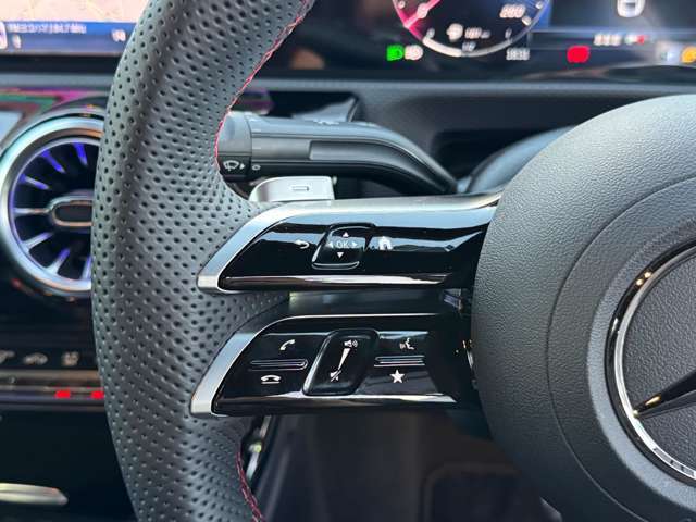スタッフ全員が自動車保険の資格を保有しており、万が一の事故の際のサポート体制を整えております。メルセデス・ベンツ自動車保険プログラムをご用意しております。無料証券診断を行います！
