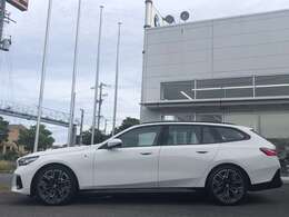 安心と信頼の納車前点検をShizuokaBMWでは全車で実施致しております。納車前100項目点検または、法定12ヶ月点検を全車で実施しております。点検・整備費用はもちろん、車両本体価格に含まれております。