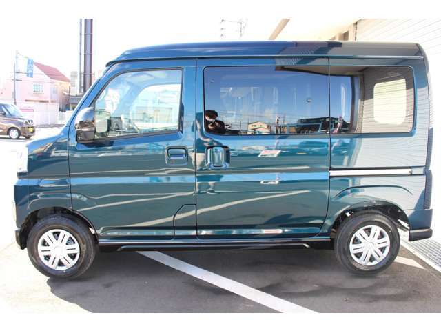車両をご掲載にあたって車両写真でお車の状態が全て伝わるように意識しております！内外装の傷や汚れは全て確認して撮影しております。内装の匂いなど写真でわからないことは直接お電話などでお伝えくださいませ！