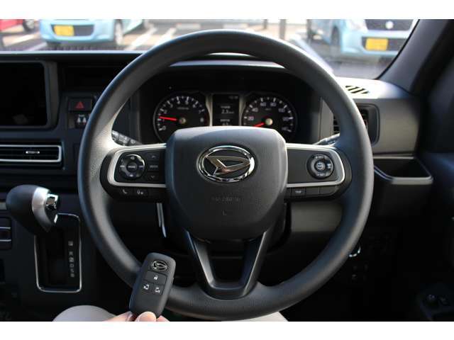 ☆ご掲載中の車両に関して☆　気になる点や知りたいことがあればお気軽にお問い合わせ・お電話くだいませ！すぐに詳しい営業のスタッフから詳しいお話を致します！