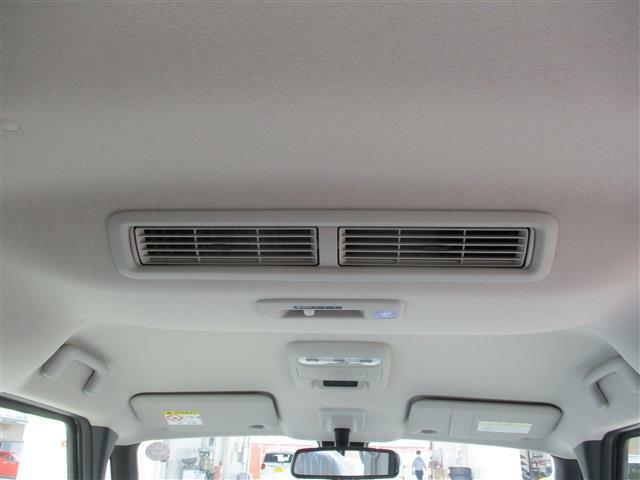☆後席用送風口☆後席向けの送風口もあるので、快適な温度を届けられます。