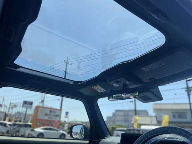 プッシュスタート標準装備です。カギを挿さずにエンジンの始動からドアの開け閉めまで出来てしまうスマートキーの仕様になっている為、カギを探す手間がありません。