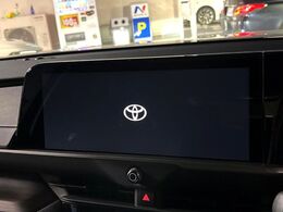 【12.3インチワイドナビ】高級感とインパクトのある大型ワイドナビを装備。各種オーディオ操作はもちろん、横長ワイド画面でのマップ2分割表示など、利便性も高いナビです♪