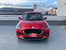 凛としたフェイスが魅力のフロントデザイン！白い光・ハイレスポンス、低燃費の【LEDヘッドランプ】！