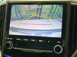 【バックカメラ】駐車時に後方がリアルタイム映像で確認できます。大型商業施設や立体駐車場での駐車時や、夜間のバック時に大活躍！運転スキルに関わらず、今や必須となった装備のひとつです！
