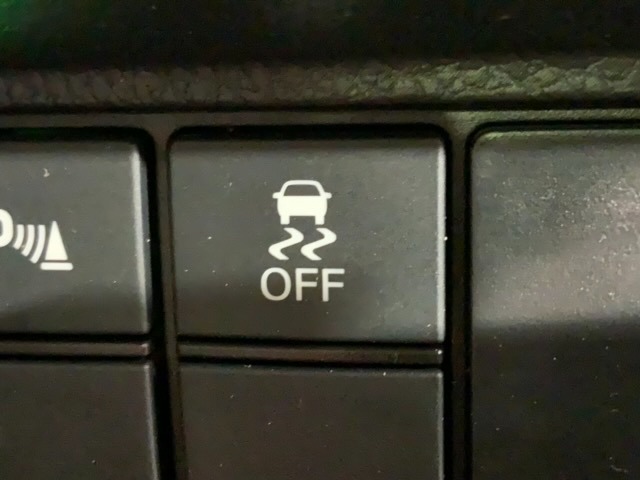 横滑り防止装置がついています。いざという時に安心ですね。