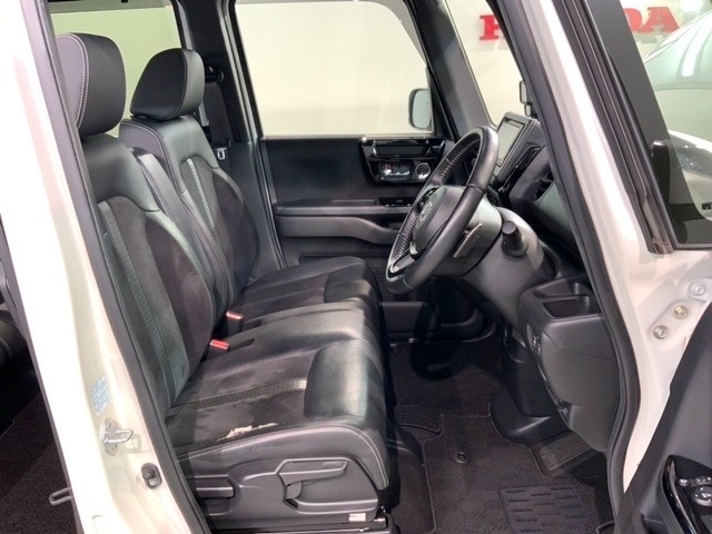 シートは厚めのクッションですのでゆったり座れますよ。