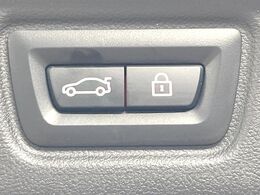 ●電動リアゲート：ワンタッチでリアゲートの開閉ができ、荷物などで両手が塞がっている状態でも簡単に開閉ができる便利機能です。