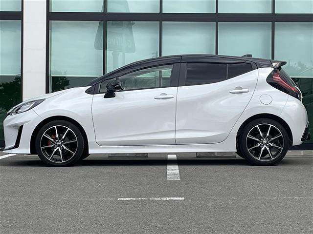 【左】当社基準による調査の結果、修復歴車と判断された車両は一部店舗を除き、販売を行なっておりません。万一、納車時に修復歴があった場合にはご契約の解除等に応じます。