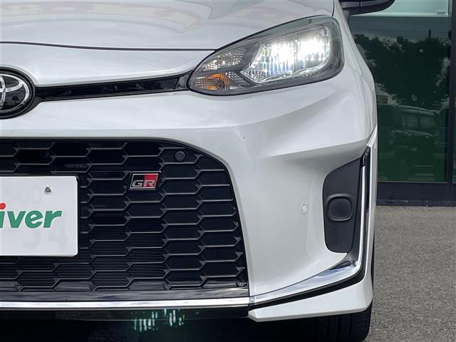 【ライト・ランプ】ワレもなく綺麗な状態なので、悪天候や夜間の走行も視界良好で安心してお乗りいただけます。ヘッドライト・ホイール・フロントガラスなど色々な部分コーティングをご用意しております！