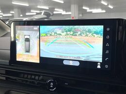 【アラウンドビューモニター】専用のカメラにより、上から見下ろしたような視点で360度クルマの周囲を確認することができます☆死角部分も確認しやすく、狭い場所での切り返しや駐車もスムーズに行えます。