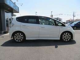 希望の車が店頭にない・・・　そんな時はご希望の車種と予算をスタッフに申し付けください！　関東関西からご希望の車を厳選して提供させて頂きます！