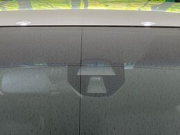 【シティブレーキアクティブシステム】低速走行中に前方の車両等を認識し、衝突しそうな時は警報とブレーキで衝突回避と被害軽減をアシスト。より安全にドライブをお楽しみいただけます。