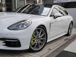 ◆スポーツデザインサイドスカート ◆21inAW ◆LEDヘッドライト ◆アダプティブクルーズコントロール