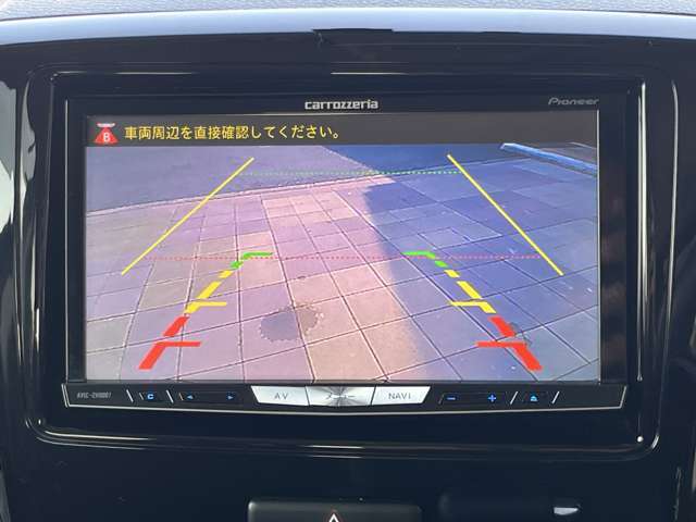 納車前には併設しております整備工場にて法定点検整備を行なってお渡ししております。