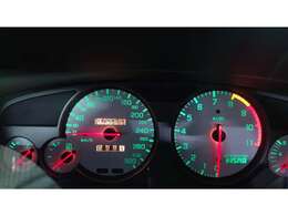 ＊現状、走行不明扱いとなっていますが、現ニスモメーター走行距離　72，343km。前オーナー申告、15，007km時交換、合計87，350kmと推定されます。交換記録簿が無い為、走行不明としています。
