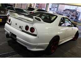 ☆ワンオフ400Rタイプカーボンボンネット（ドライカーボン製）☆日産　純正リアサイドプロテクター☆【新品】SFC　ボンネットキャッチ（正規品）