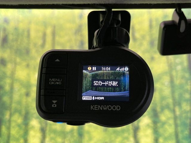 【ドライブレコーダー】安心・安全なカーライフに必須のドライブレコーダーを装備！走行中はもちろん、あおり運転や事故に遭遇した際の状況も映像で記録し、万一のリスクに備えます。