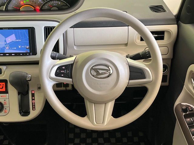 ステアリングも使用感が少なく、きれいな状態となっております♪