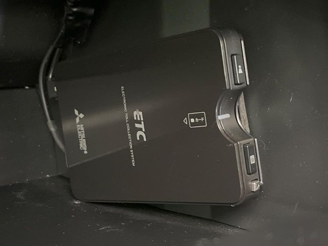 【ETC】高速道路の料金所をストレスなく通過！話題のスポットやサービスエリアに多い「スマートIC」利用時は必須のアイテムです。当店でセットアップを実施、ご納車当日からすぐにご利用いただけます！