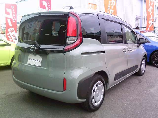 当店は車両本体価格だけではなく諸費用も安い店を目指しています。ぜひ、お支払い総額でも比べてみてください。お客様の意に反した余分な費用はいただきません。