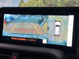 【パノラミックビューモニター】専用のカメラにより、上から見下ろしたような視点で360度クルマの周囲を確認することができます☆死角部分も確認しやすく、狭い場所での切り返しや駐車もスムーズに行えます。