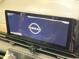 【メーカー純正ナビ】インテリアに溶け込むスタイリッシュな「専用設計」メーカーナビを装備♪視認性や操作性など基本性能にも優れ、より上質なカーライフをお楽しみいただけます。