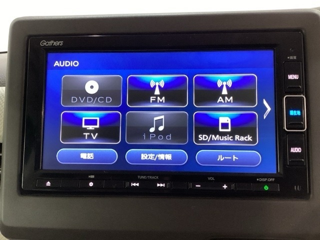 ナビゲーションはフルセグTV、インターナビ対応のGathers純正メモリーナビを搭載しています。Bluetoothオーディオ機能がありますので、スマートフォンなどの音楽も再生できます。