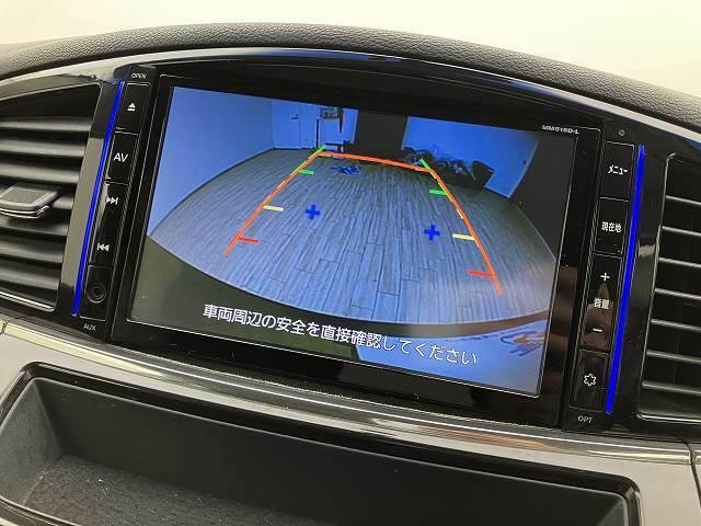 【カラーバックモニター】を装備しております。リアの映像がカラーで映し出されますので日々の駐車も安心安全です。