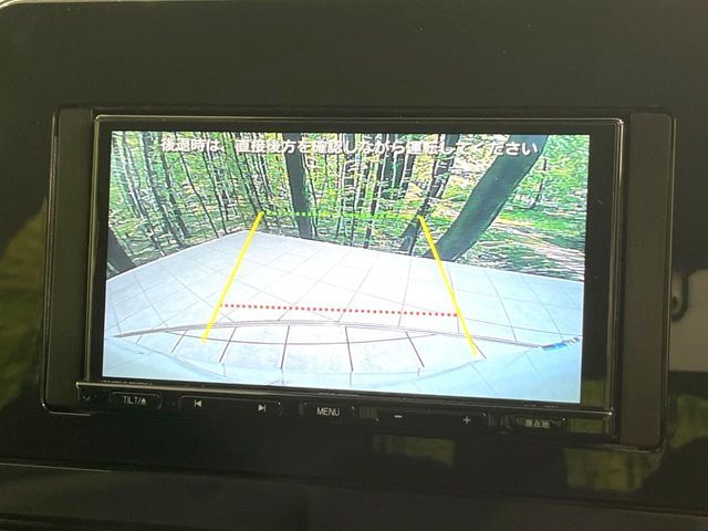 【バックカメラ】駐車時に後方がリアルタイム映像で確認できます。大型商業施設や立体駐車場での駐車時や、夜間のバック時に大活躍！運転スキルに関わらず、今や必須となった装備のひとつです！